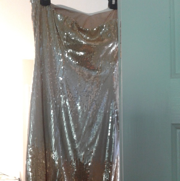 Beautiful sequins New Year's eve dress - Picture 3 of 4